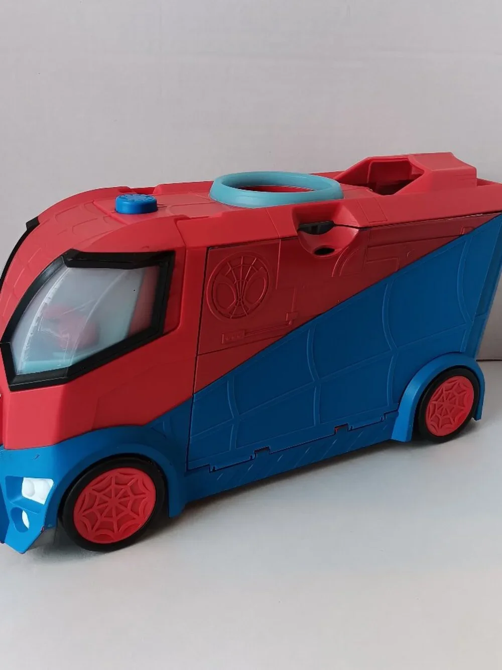 Marvel Spidey Web Transporter Playset -- Batteries Included!